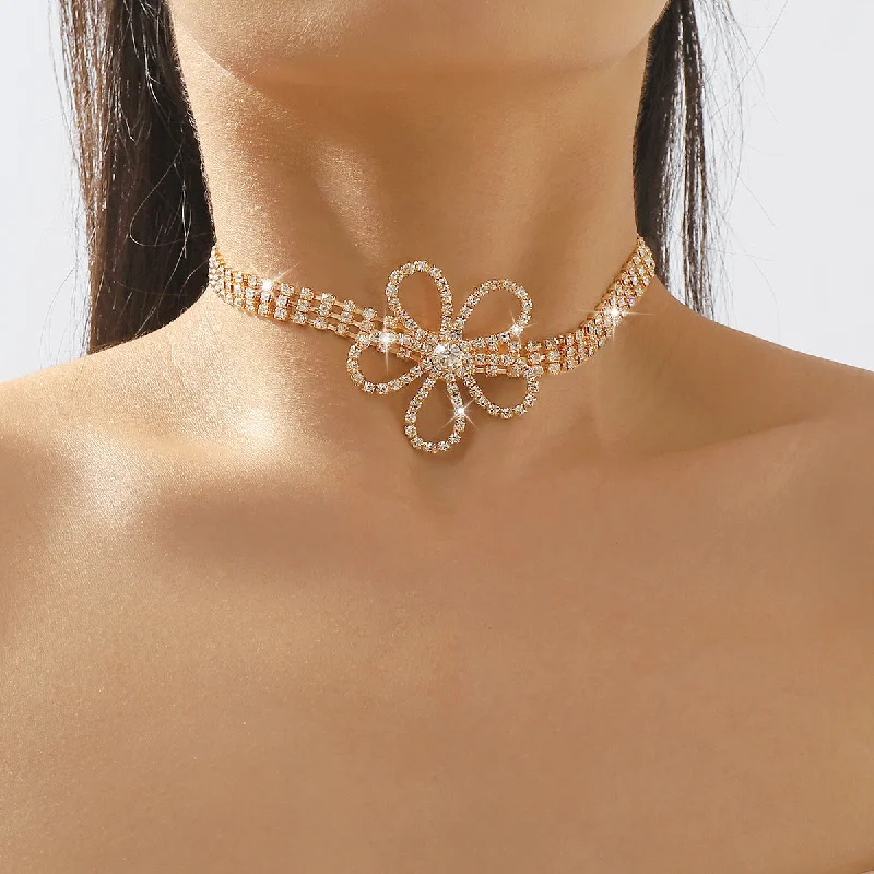 Wholesale Diamond Flower Necklace Clavicle Chain